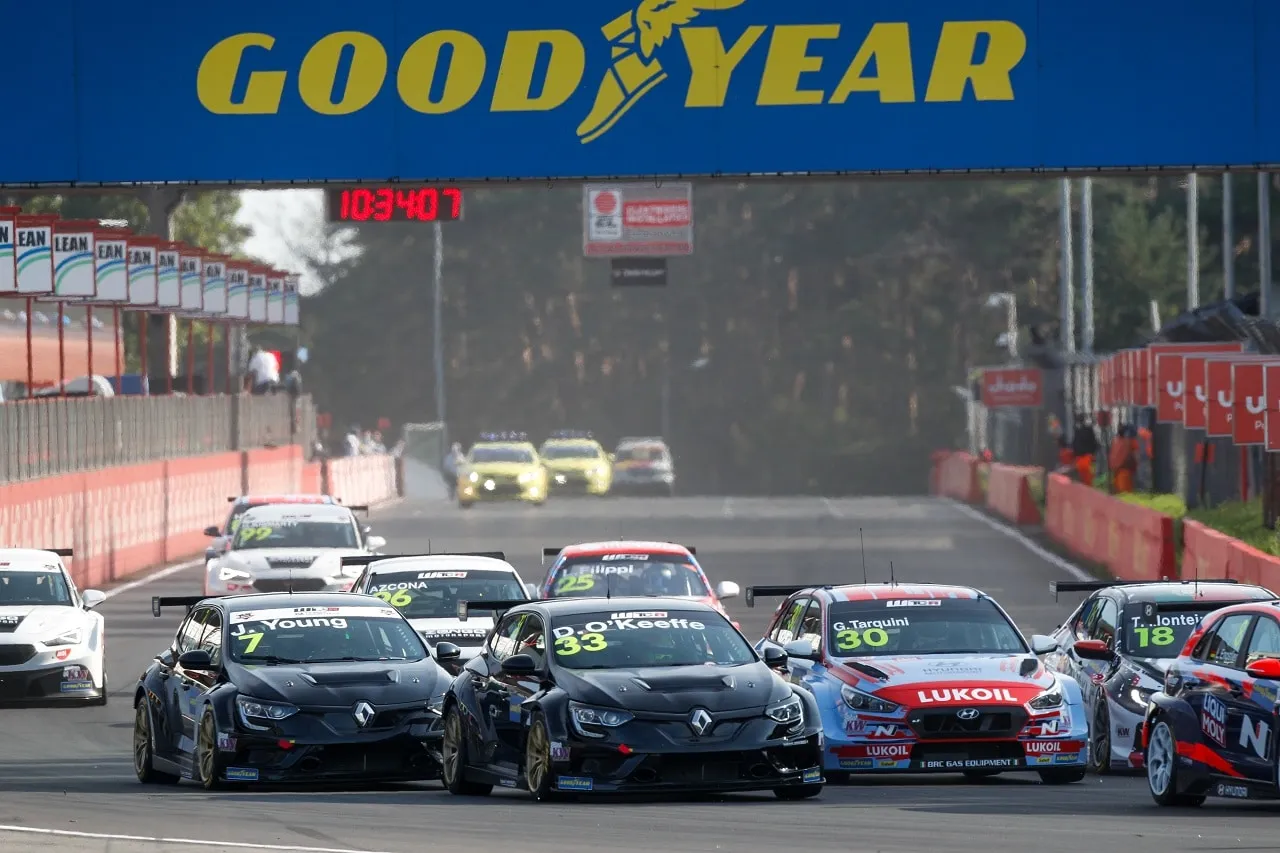The black #33 Vukovic Motorsport Renault Megane driven by D. O’Keeffe on the grid amid other cars at a WTCR start