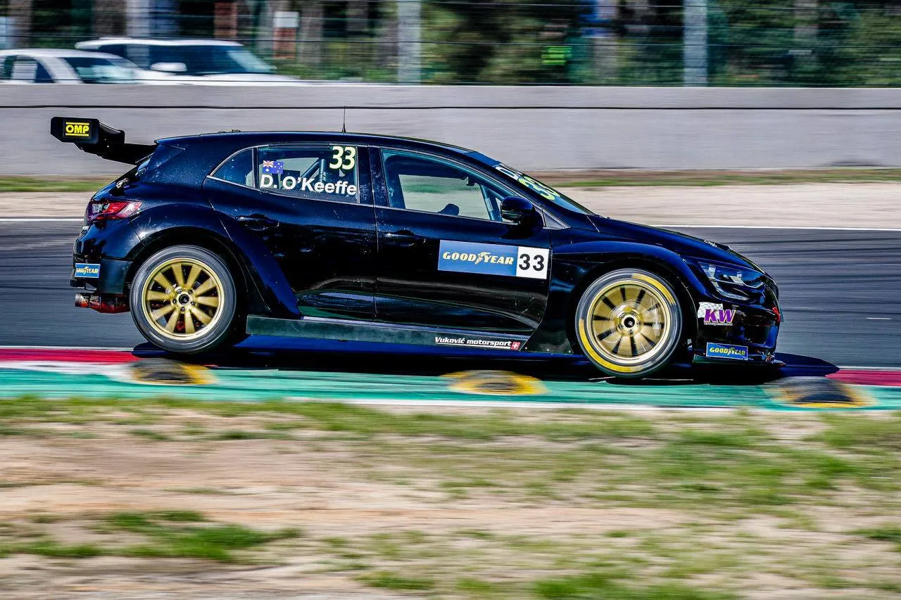 The black #33 Vukovic Motorsport Renault Megane TCR car of D. O’Keeffe on track, side on, with gold wheels
