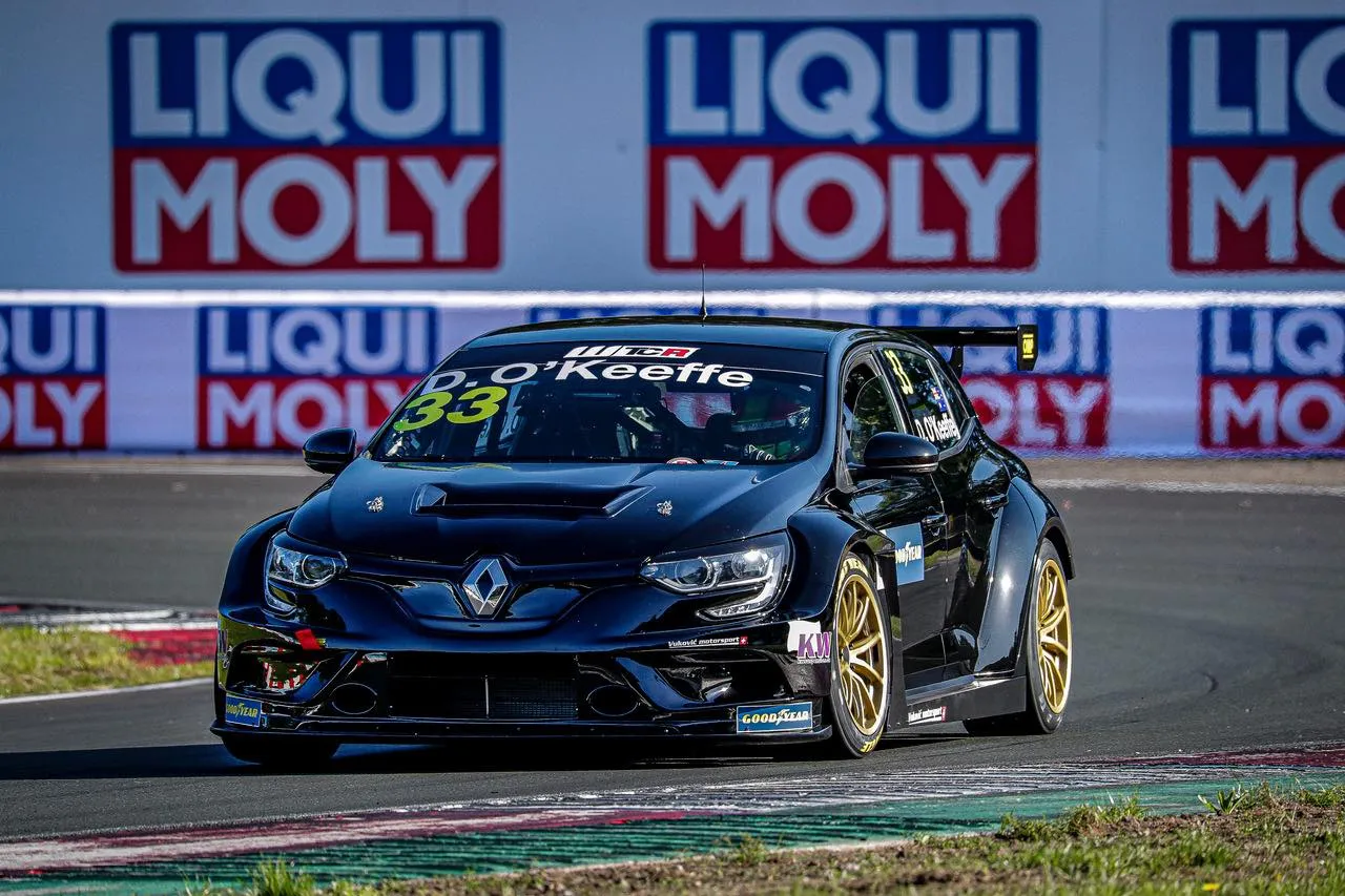 The black #33 Vukovic Motorsport Renault Megane of D. O’Keeffe on track in front of Liqui Moly signs