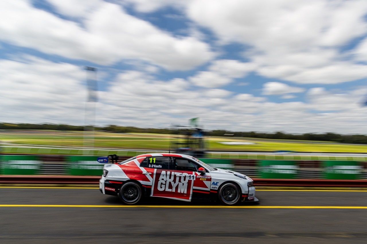 The white and red Autoglym Lynk & Co TCR car, number 11, blurred with speed in the pit lane at Sandown