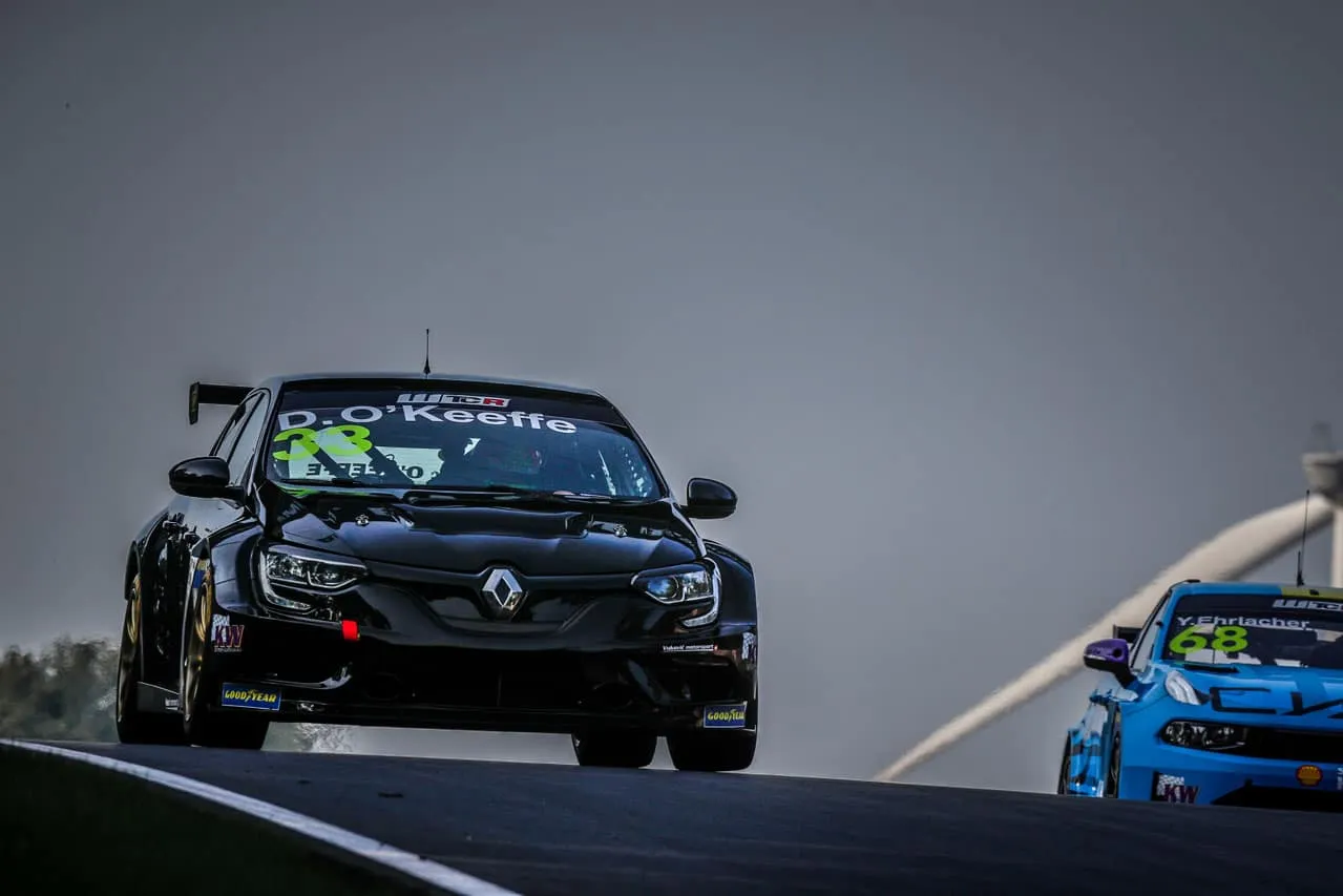 The black #33 Vukovic Motorsport Renault Megane of D. O’Keeffe crests a rise with a blue TCR car alongside
