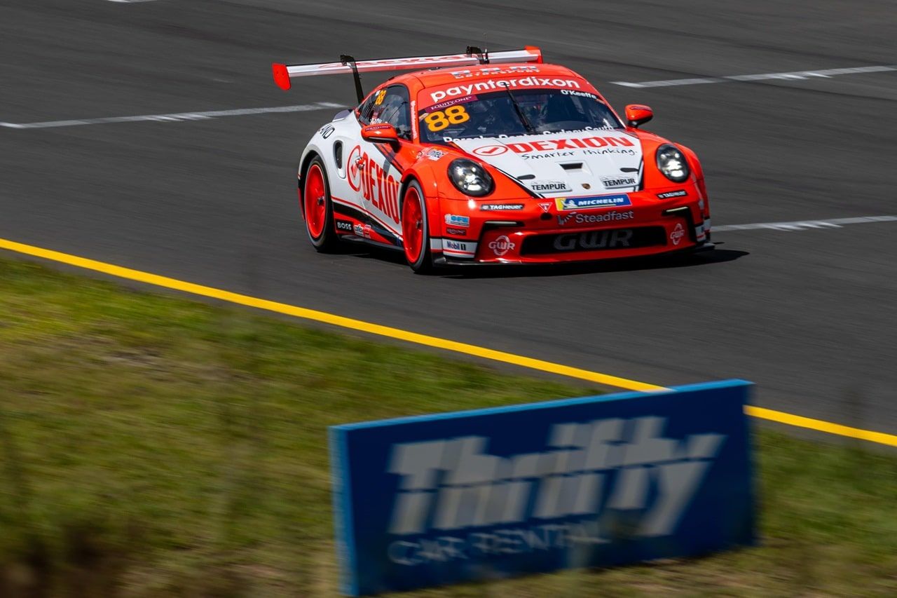 Dexion Porsche #88 on track past a Thrifty Car Rental sign